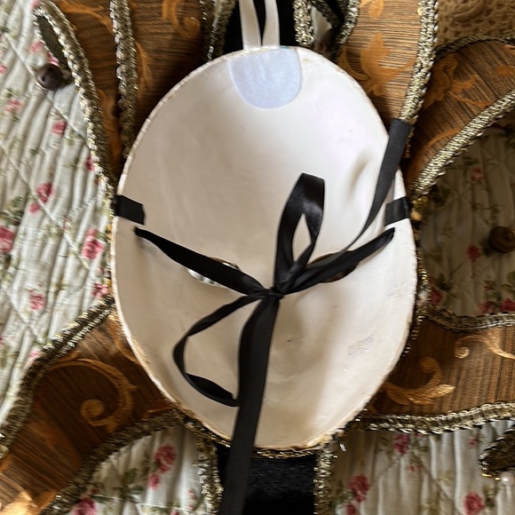 Masquerade vintage looking mask /wall art - Picture 6 of 10